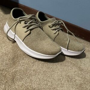 Vessi women’s waterproof sneaker size 8